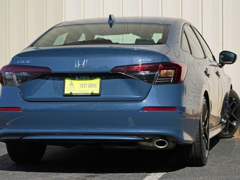 Used 2025 Honda Civic Sport image 4