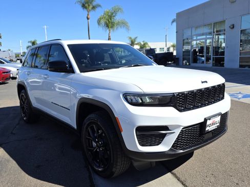 New 2025 Jeep Grand Cherokee Altitude image 6