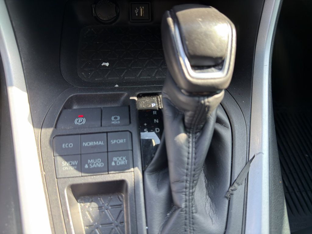 Used 2023 Toyota RAV4 XLE Premium AWD/4WD image 27
