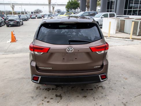 Used 2018 Toyota Highlander Limited Platinum image 8