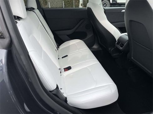Used 2025 Tesla Model Y Long Range image 26