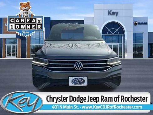 Used 2022 Volkswagen Tiguan SE AWD/4WD image 1