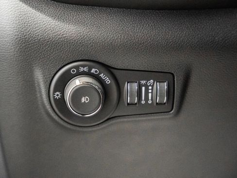 New 2025 Jeep Compass Limited w/ Sun & Sound Group image 40