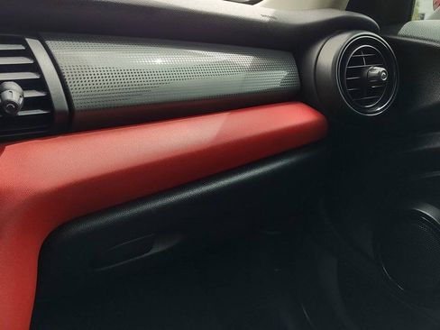Used 2018 MINI Cooper 4-Door Hardtop FWD image 18