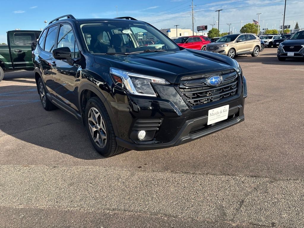 Used 2022 Subaru Forester Premium AWD/4WD image 3