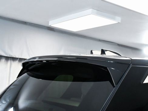 Used 2025 Land Rover Range Rover SE image 98