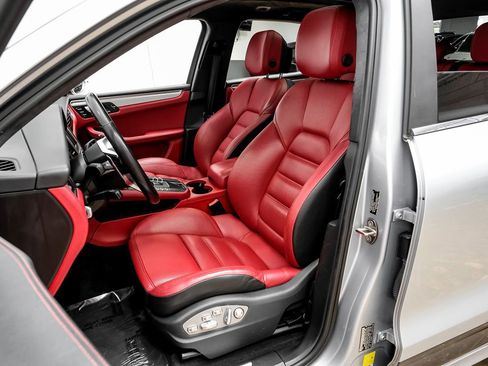 Used 2016 Porsche Macan Turbo image 28