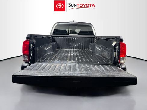 Used 2022 Toyota Tacoma SR5 w/ Technology Package RWD image 32
