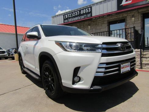 Used 2018 Toyota Highlander Limited Platinum FWD image 6