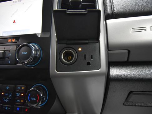 Used 2021 Ford F250 Lariat w/ Tremor Off-Road Package AWD/4WD image 23