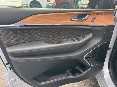 New 2025 Jeep Grand Cherokee L Summit image 16