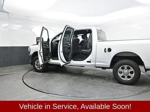 Used 2024 RAM 2500 Big Horn AWD/4WD image 39