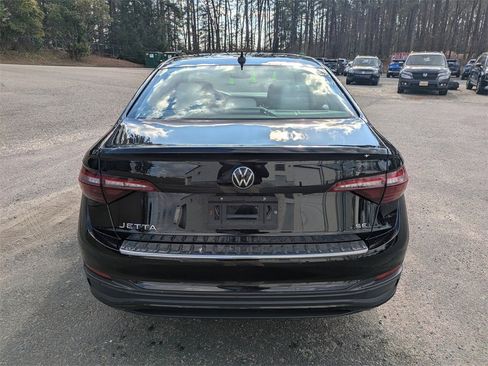 Used 2023 Volkswagen Jetta SE image 5