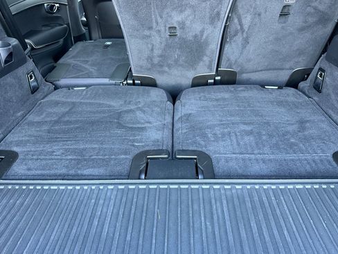 Used 2022 Volvo XC90 T8 R-Design image 18