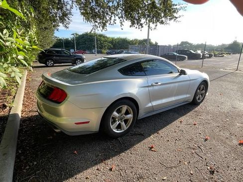 Used 2018 Ford Mustang Coupe RWD image 3