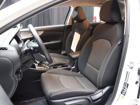 Used 2023 Kia Forte LX image 17