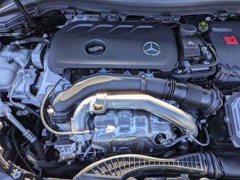 Certified 2025 Mercedes-Benz GLA 250 4MATIC image 33