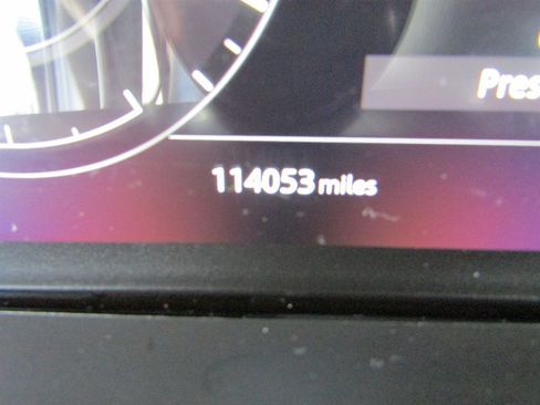 Used 2018 Land Rover Range Rover Velar R-Dynamic SE AWD/4WD image 10