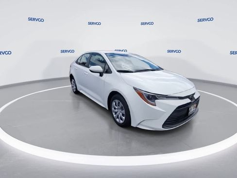 Used 2023 Toyota Corolla LE image 2