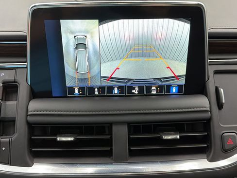 Used 2024 Chevrolet Suburban High Country AWD/4WD image 20