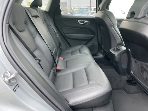 Used 2025 Volvo XC60 B5 Plus image 21