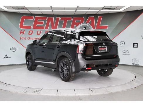 New 2026 Nissan Kicks SR FWD image 4