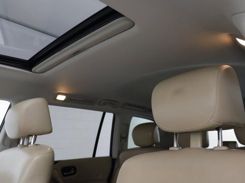 Used 2017 Nissan Armada Platinum w/ Interior Lighting Package image 14