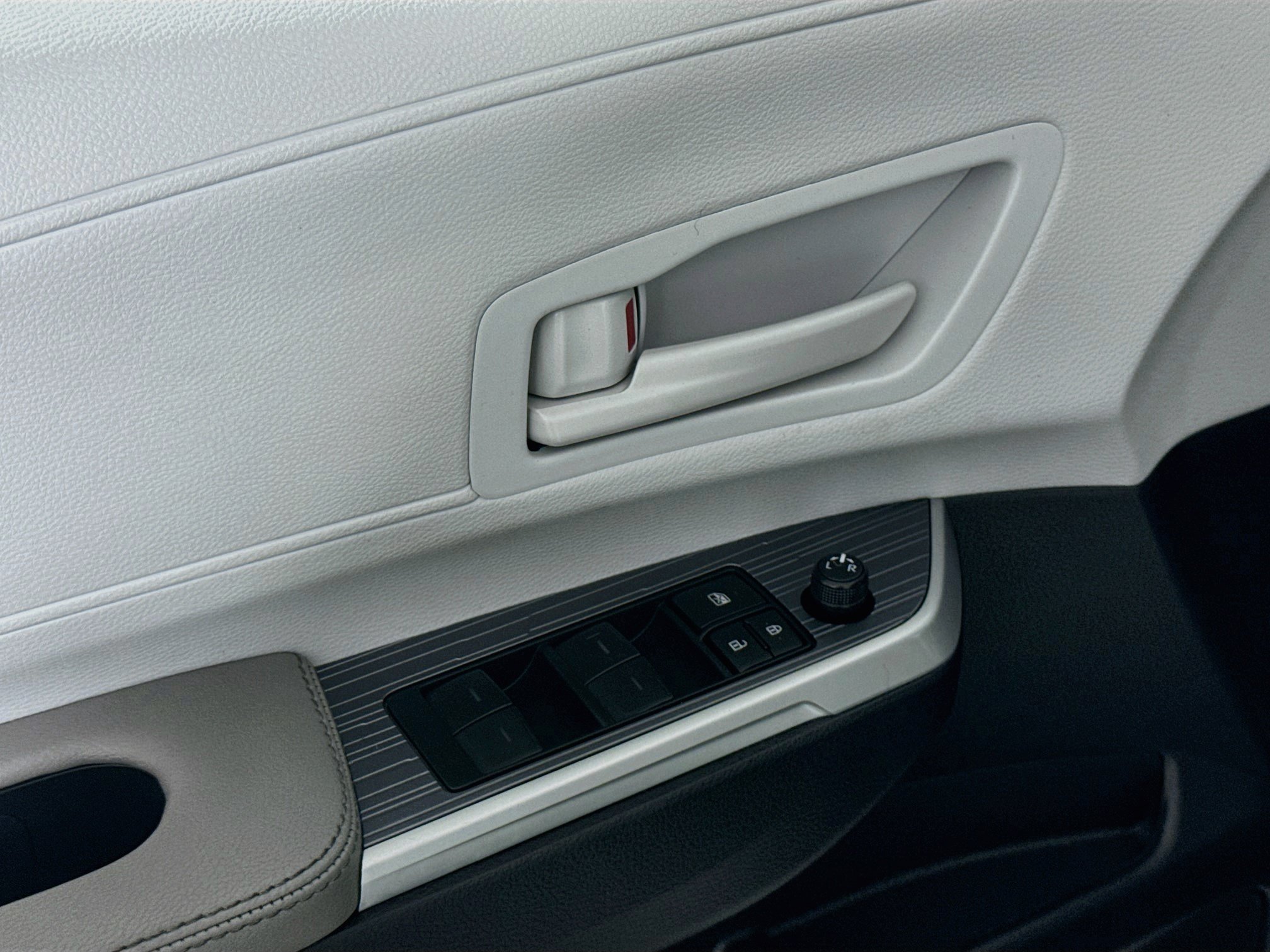 Certified 2026 Toyota Sienna LE AWD/4WD image 19