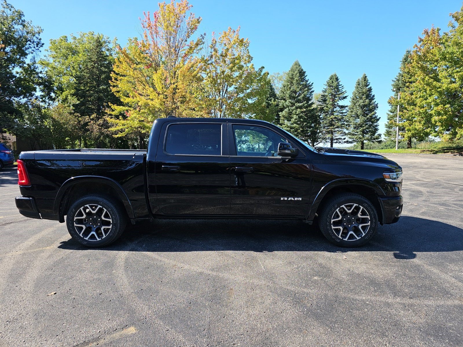 Used 2025 RAM 1500 Laramie w/ Sport Appearance Package AWD/4WD image 7