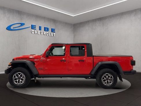 Used 2024 Jeep Gladiator Rubicon w/ Convenience Group AWD/4WD image 11