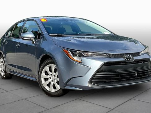 Used 2026 Toyota Corolla LE FWD image 3