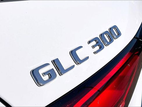 Used 2025 Mercedes-Benz GLC 300 image 9