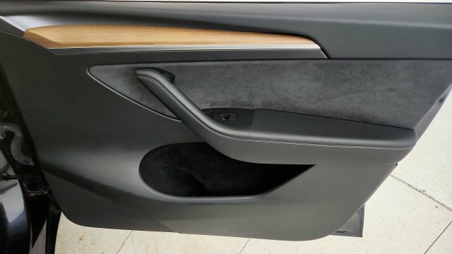 Used 2024 Tesla Model Y 2WD image 35