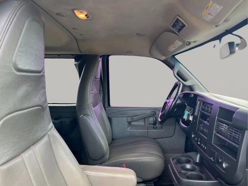 Used 2020 Chevrolet Express 3500 LS image 18