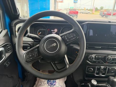 Used 2024 Jeep Gladiator Sport AWD/4WD image 15