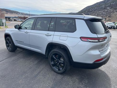 Used 2023 Jeep Grand Cherokee L Laredo image 5