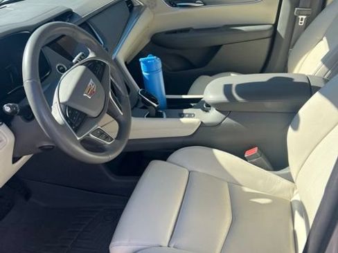 Used 2017 Cadillac XT5 Luxury w/ Driver Awareness Package AWD/4WD image 3