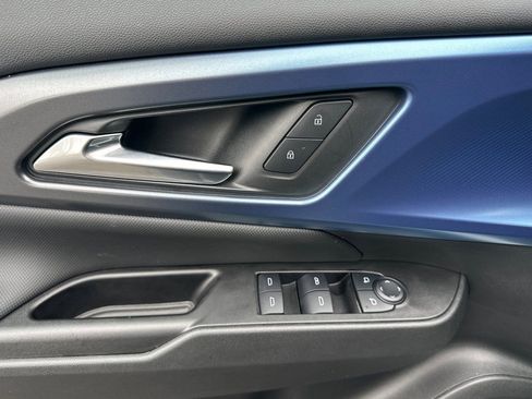 Used 2025 Chevrolet Equinox EV LT w/ Convenience Package image 11