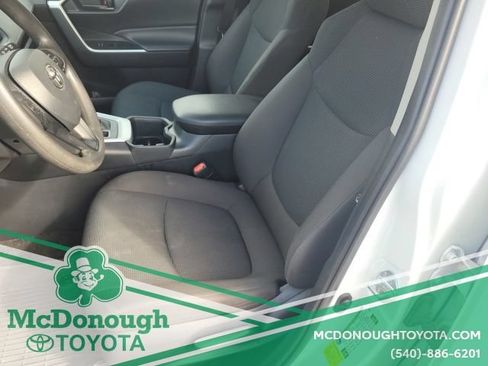 Used 2024 Toyota RAV4 LE AWD/4WD image 15