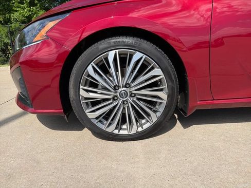 Used 2023 Nissan Altima 2.5 SL FWD image 9
