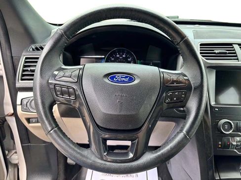 Used 2018 Ford Explorer XLT w/ Equipment Group 202A FWD image 11