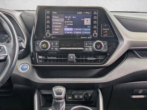 Used 2021 Toyota Highlander XLE image 14