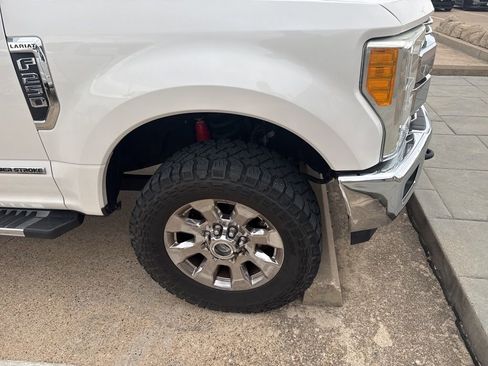 Used 2017 Ford F250 Lariat w/ Chrome Package image 5