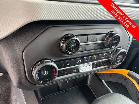 Used 2023 Ford Bronco Badlands w/ Sasquatch Package image 23