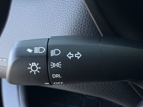 Used 2020 Toyota RAV4 LE FWD image 21