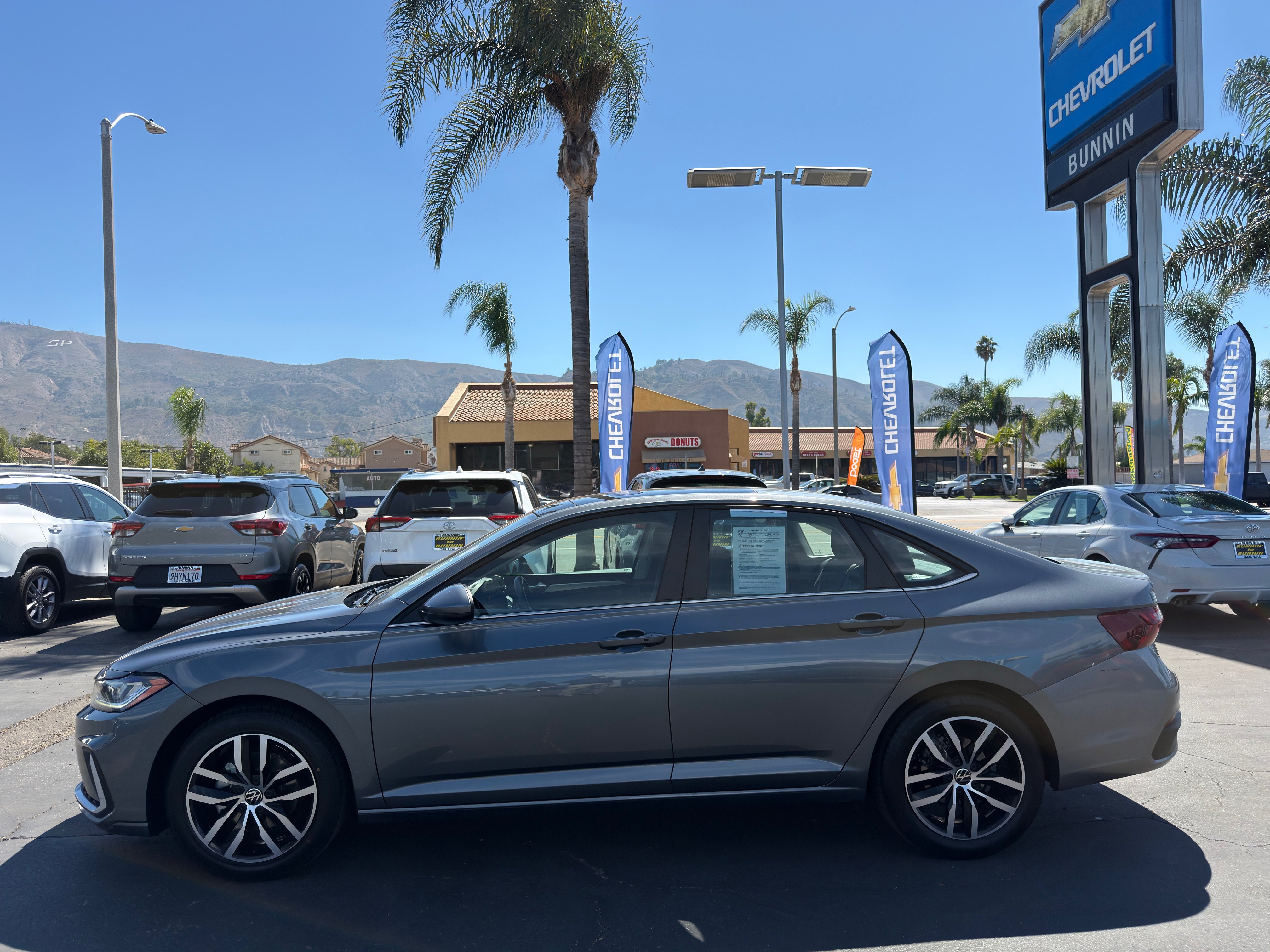 Used 2025 Volkswagen Jetta SE FWD image 5