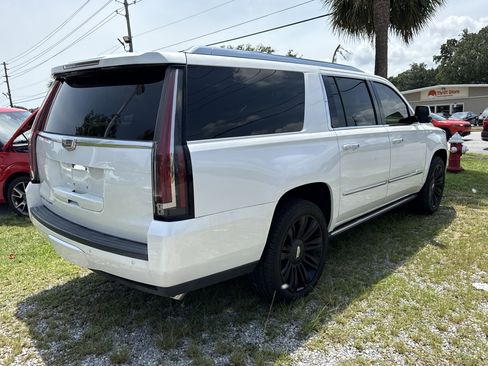 Used 2016 Cadillac Escalade ESV Platinum RWD image 5