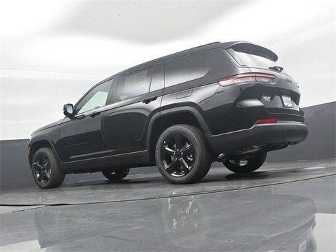 New 2025 Jeep Grand Cherokee L Altitude image 32