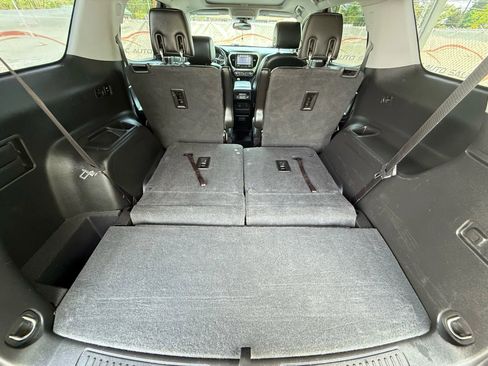 Used 2019 GMC Acadia SLT w/ LPO, Floor Liner Package image 22