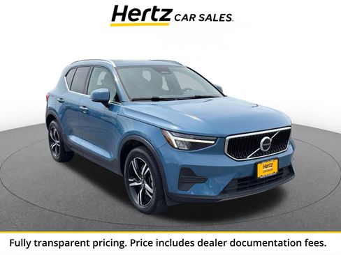 Used 2024 Volvo XC40 B5 Core AWD/4WD image 1